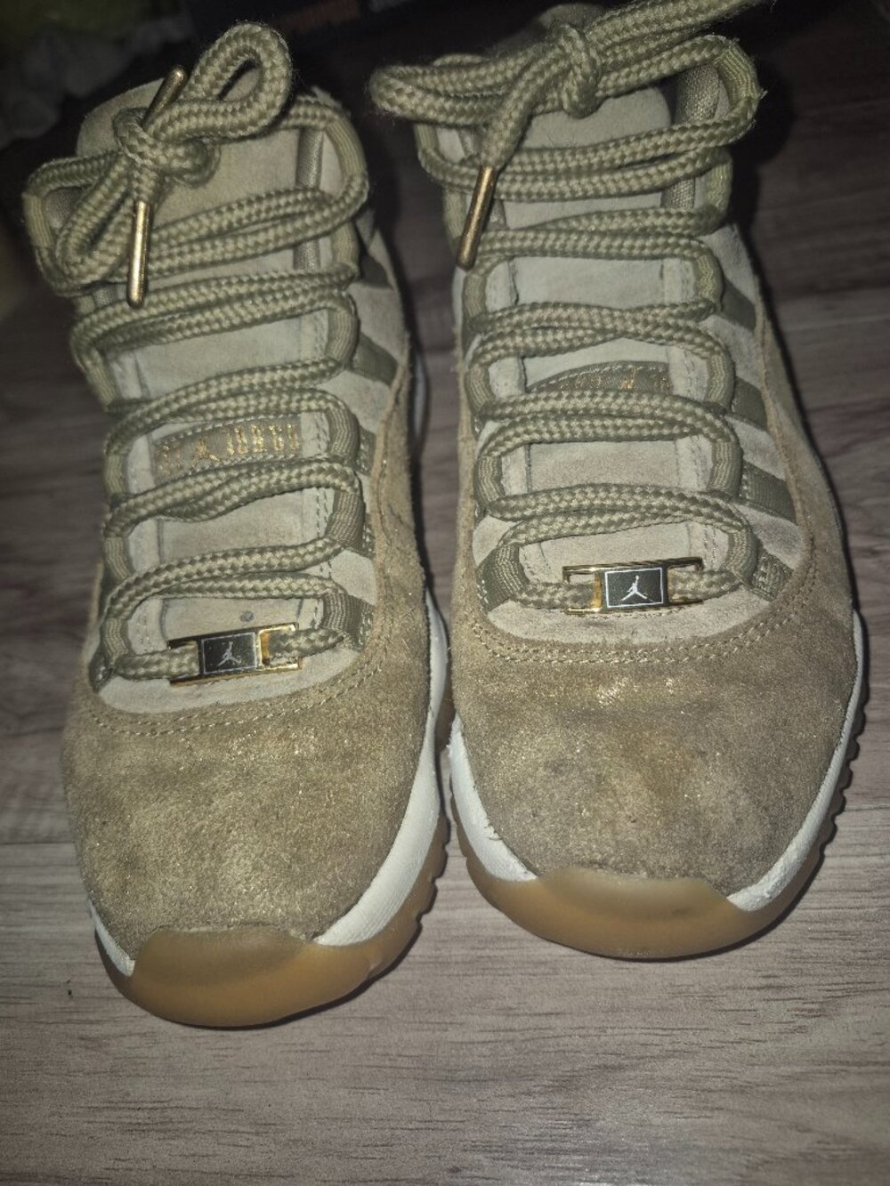 Wmns Nike Air Jordan 11 Retro 'Olive Lux' - Size 6.5 (AR0715-200)